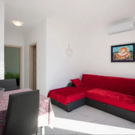 1 Bedroom Lovely In דירה *