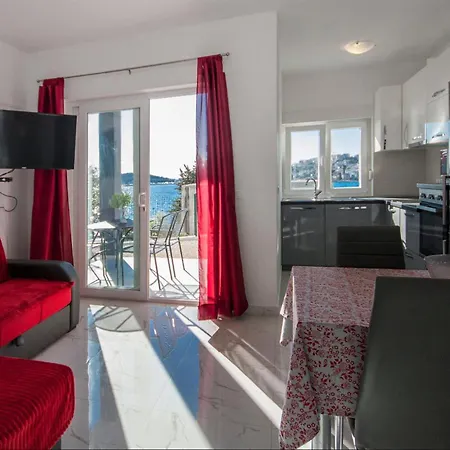 1 Bedroom Lovely In Daire Rogoznica (Sibenik-Knin)