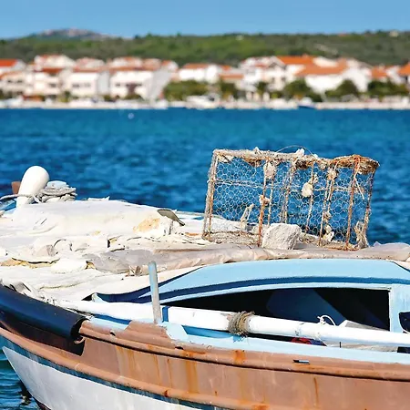 1 Bedroom Lovely In Daire