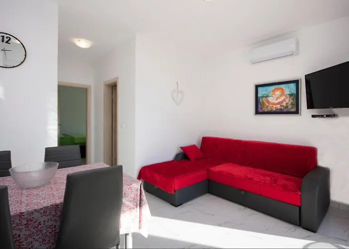 1 Bedroom Lovely In דירה *